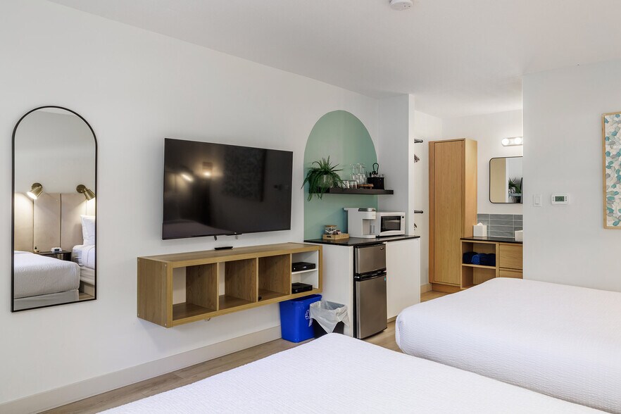 More Photos Of 4201 Skaha Lake Rd, Penticton Hotel For Sale