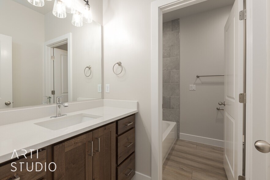More Photos Of 1990 W 250 S, Hurricane Apartments For Sale