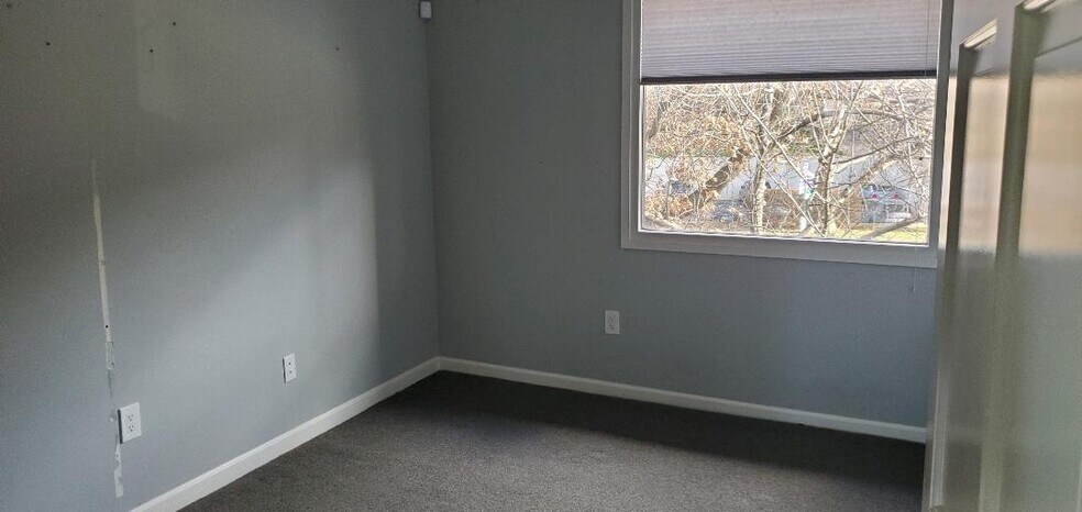 More Photos Of 1444 Clove Rd, Staten Island Office For Lease