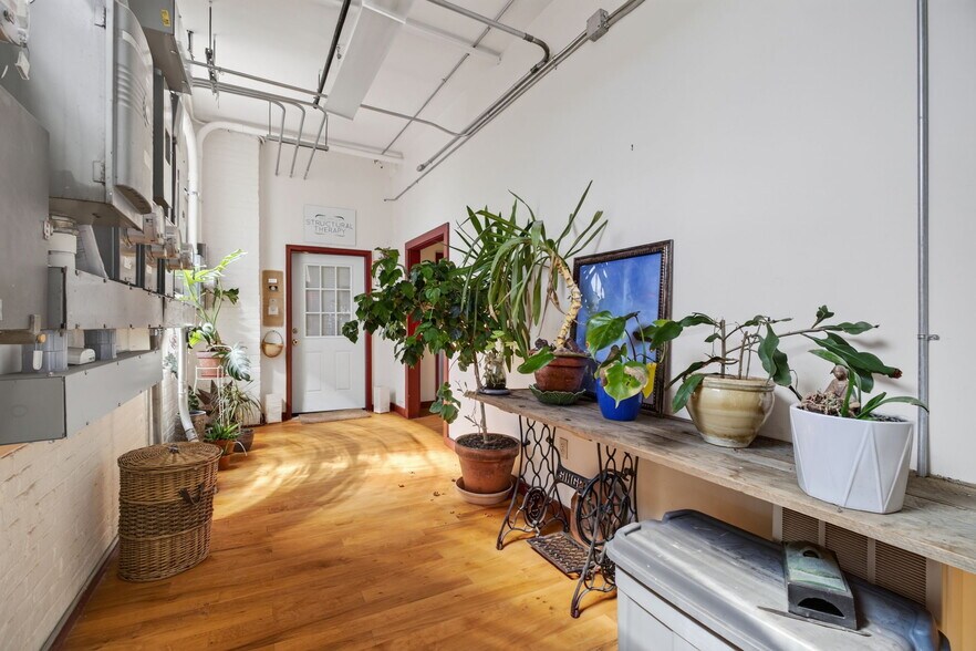 More Photos Of 420 Park St, Housatonic Flex For Sale