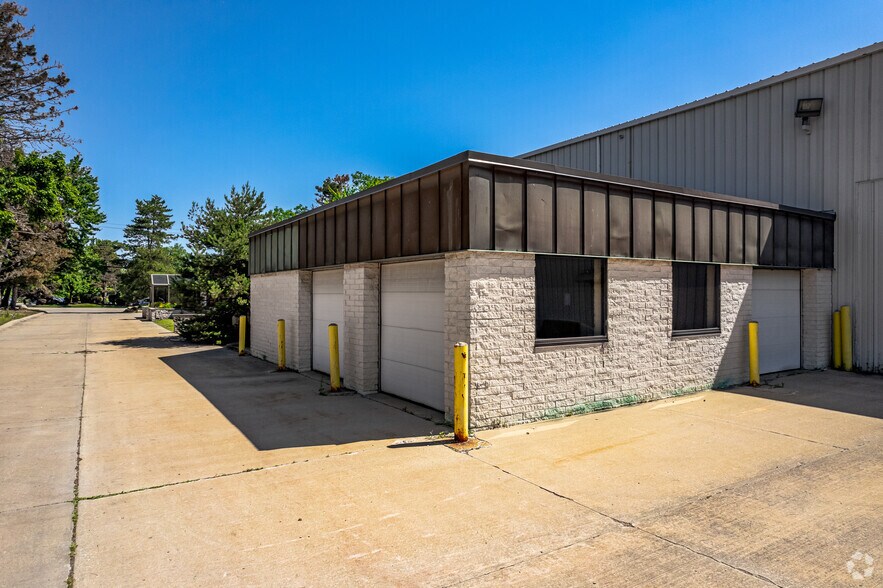 More Photos Of 2300 E Aurora Rd, Twinsburg Warehouse For Lease