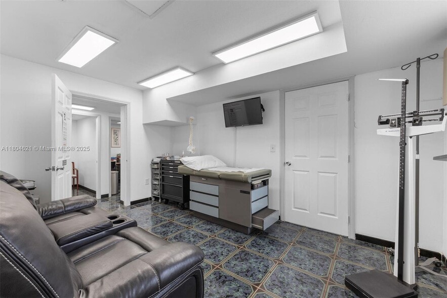 More Photos Of 401 E Oakland Park Blvd, Fort Lauderdale Loft Creative Space For Sale