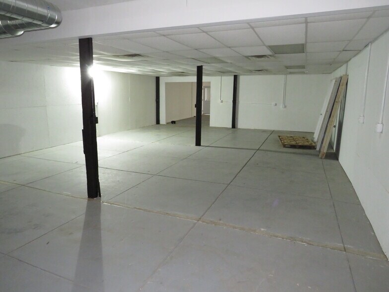 More Photos Of 300 W Joliet St, Ottawa Industrial For Sale