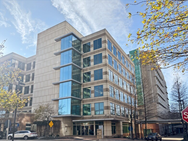 More Photos Of 21 Waterway Ave, The Woodlands Coworking Space