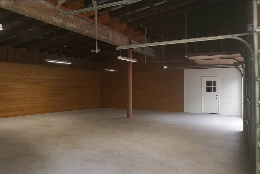 More Photos Of 834 8th st, Lincoln Industrial For Lease