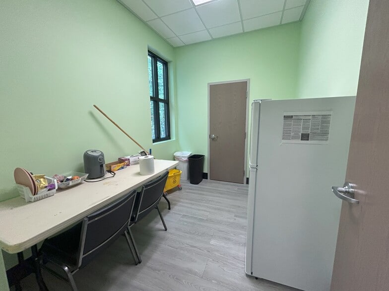 More Photos Of 2287 Henry Tecklenburg Dr, Charleston Office For Lease