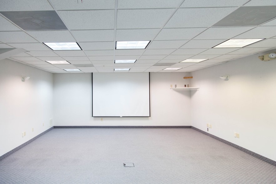 More Photos Of 31 Workshop Rd, South Yarmouth Medical For Lease