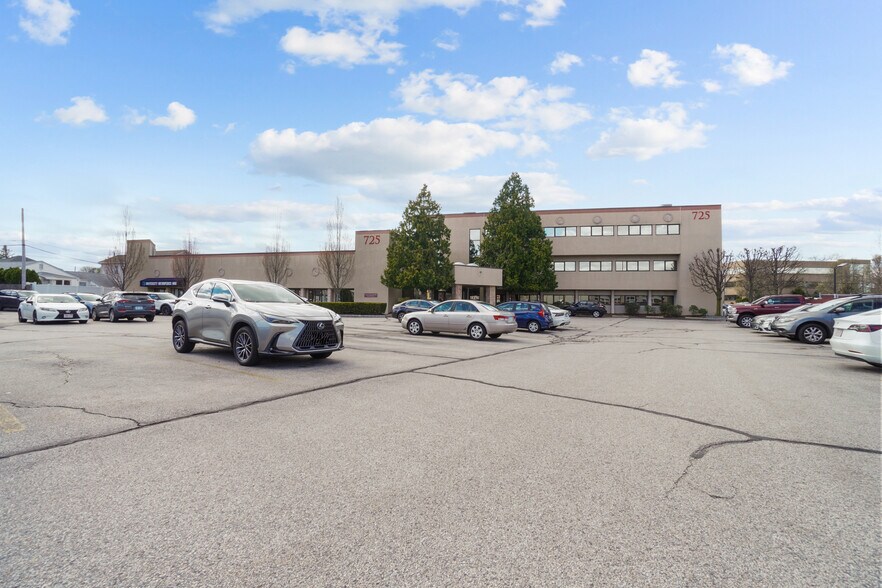 More Photos Of 725 Reservoir Ave, Cranston Medical For Sale