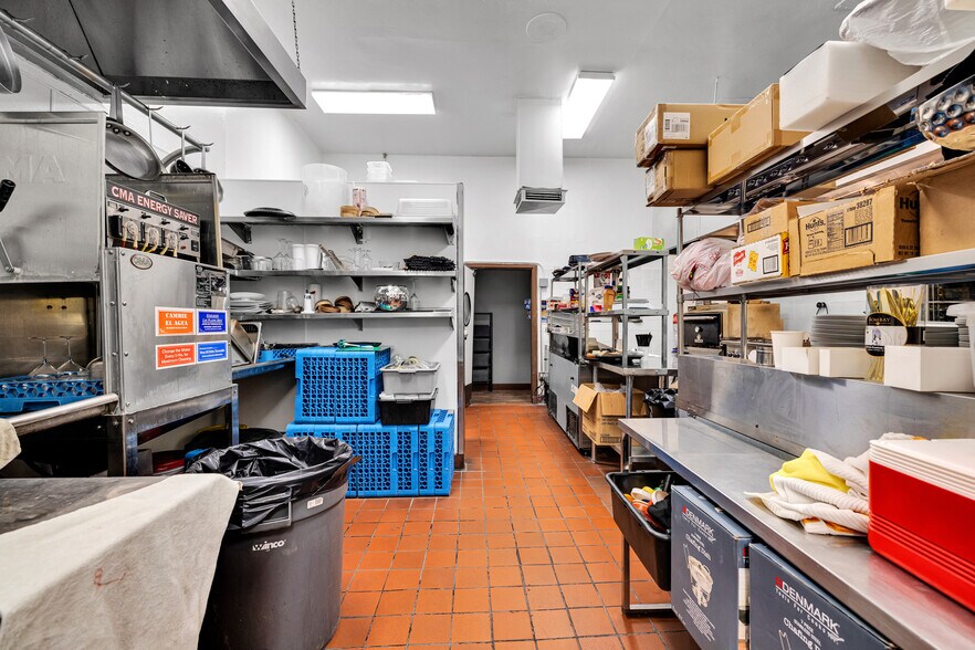 More Photos Of 7039 Greenleaf Ave, Whittier Restaurant For Sale