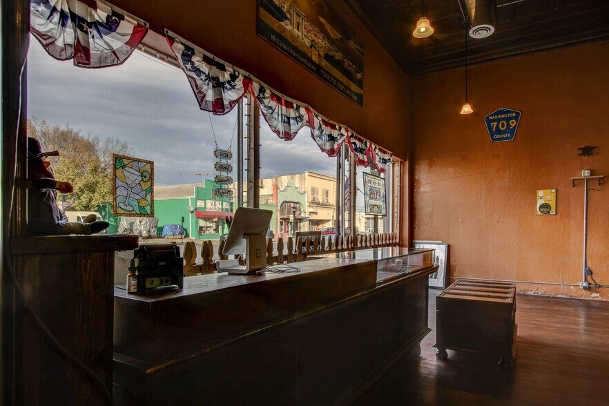 More Photos Of 308 E Don Tyler Ave, Dewey Storefront For Sale