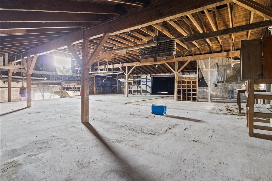 More Photos Of 84 Dawn Ave, Pittsburgh Warehouse For Lease