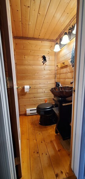 More Photos Of 2024 Madison St, Everett Office For Sale