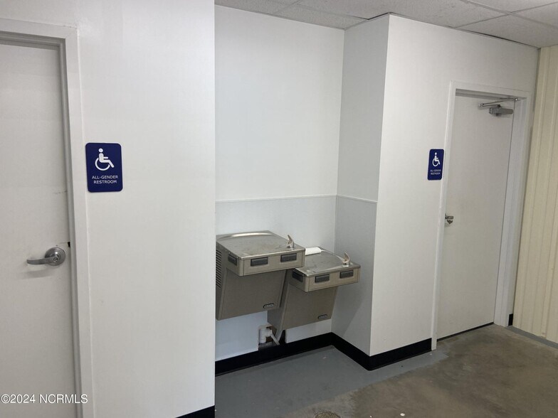 More Photos Of 100 Gardner Farm Ln, Currituck Storefront For Sale