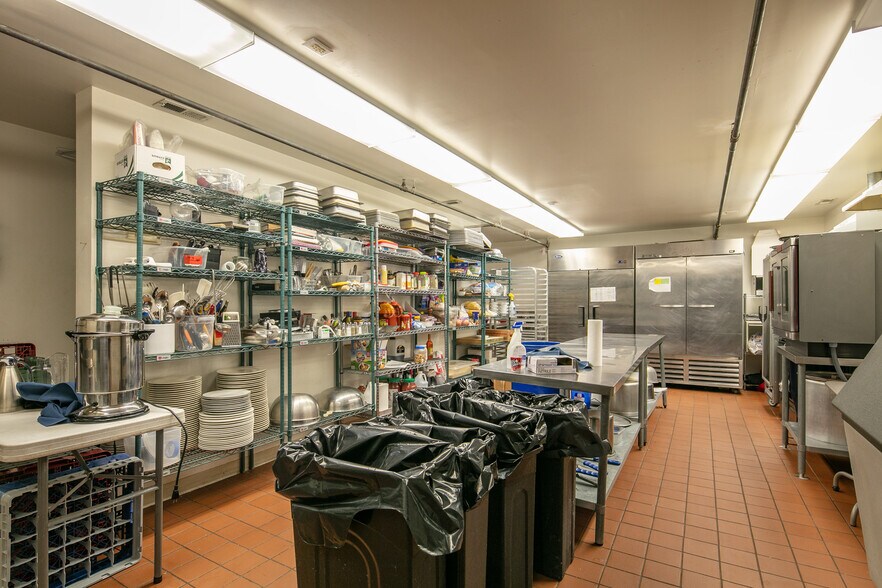 More Photos Of 101 S Main St, Winchester Restaurant For Lease