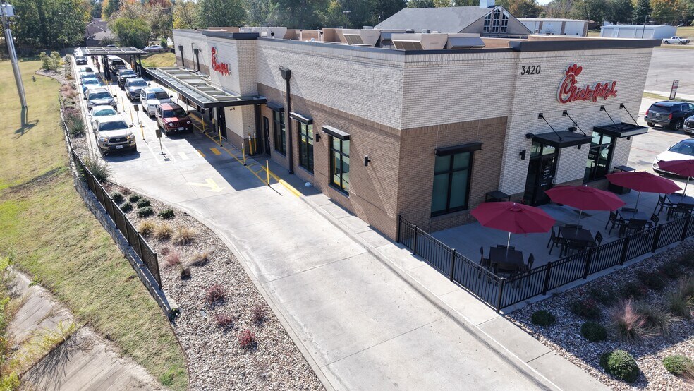 More Photos Of 3420 Lamar Ave, Paris Fast Food For Sale