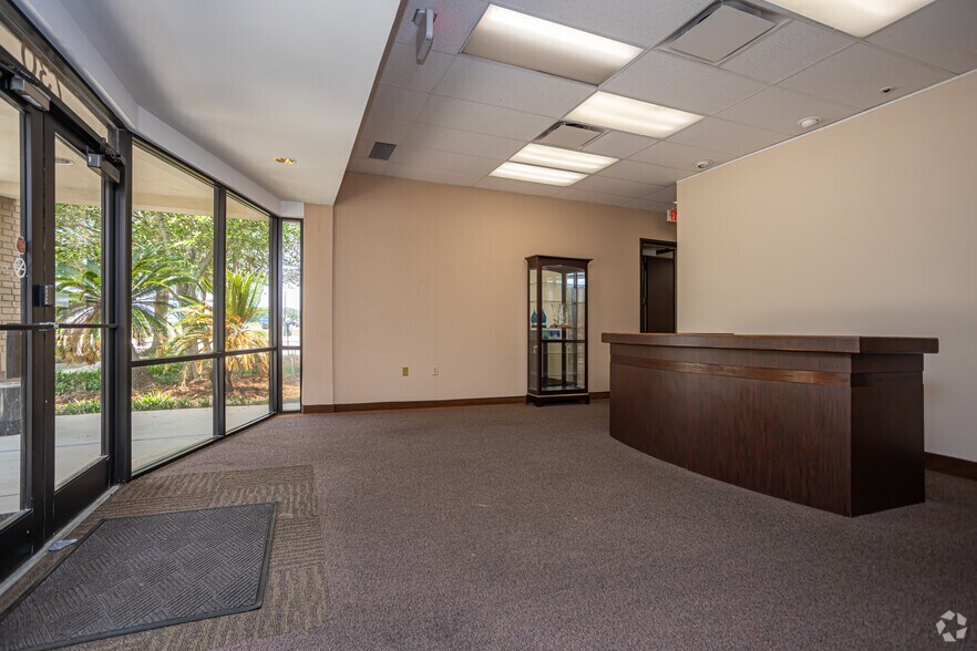 More Photos Of 730 E Kaliste Saloom Rd, Lafayette Distribution For Sale