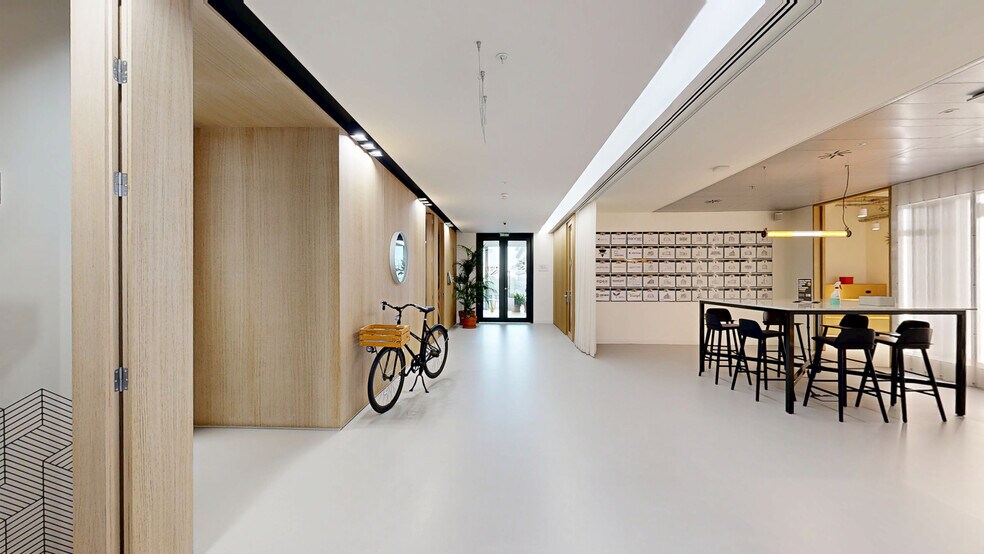 Primary Photo Of 1 Calle Vía de los Poblados, Madrid Coworking Space