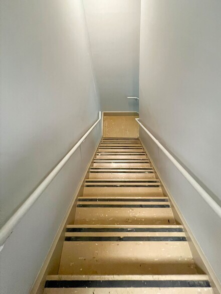 More Photos Of 496 Old Route 66, Saint Robert Office For Lease