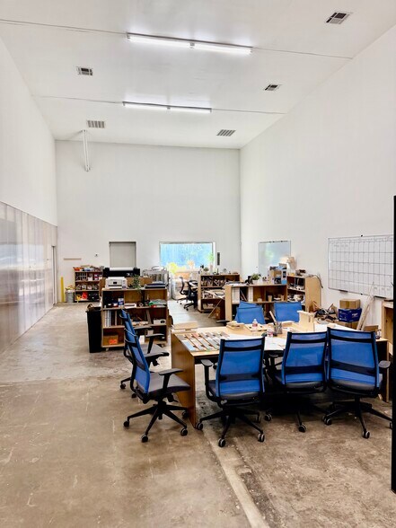 More Photos Of 305 Velasco, Houston Warehouse For Lease