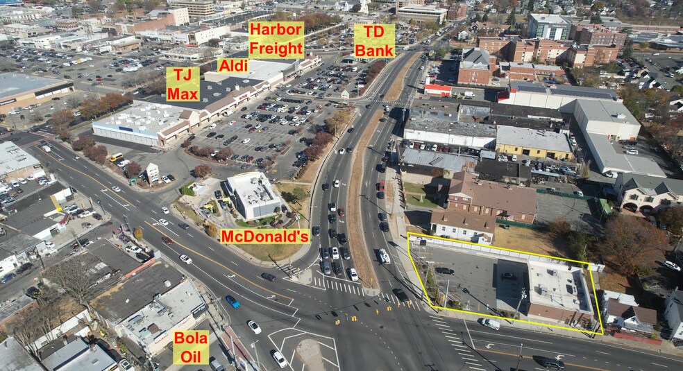 More Photos Of 66 S Franklin St, Hempstead Freestanding For Lease