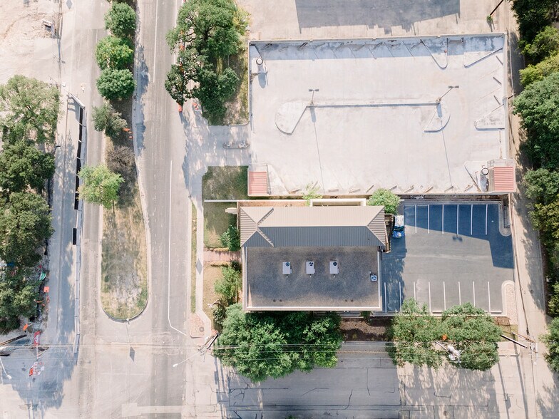 More Photos Of 614 E 12th St, Austin Office For Sale