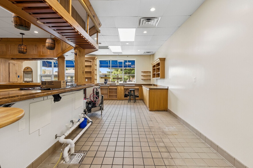 More Photos Of 102 N Rogers St, Aberdeen Restaurant For Sale