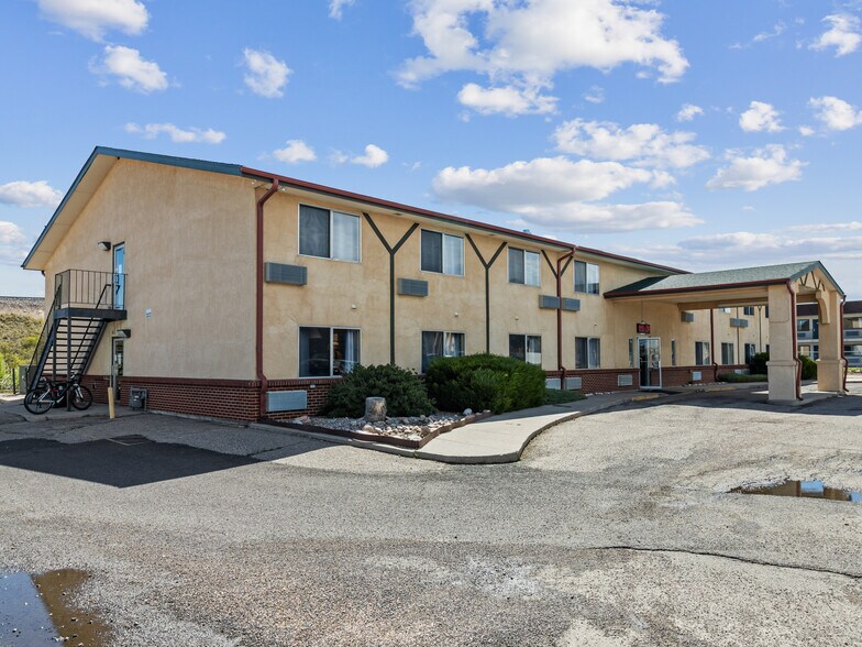 More Photos Of 1805 Westland Rd, Cheyenne Hotel For Sale