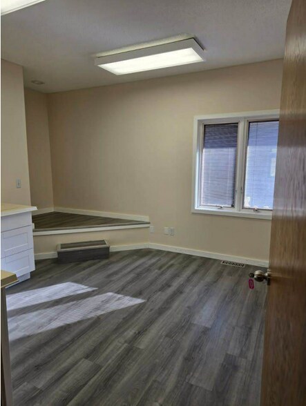 More Photos Of 5851 Cedar Lake Rd, Saint Louis Park Office For Sale