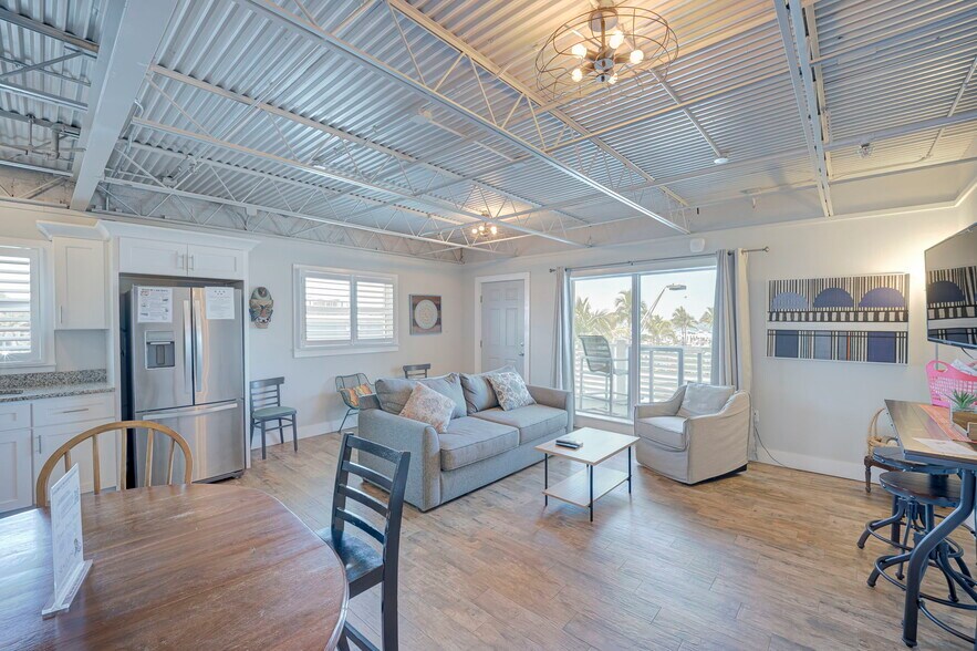 More Photos Of 1161-1165 Estero Blvd, Fort Myers Storefront Retail Residential For Sale