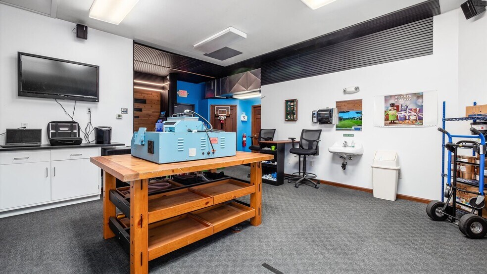 More Photos Of 1146 Walnut St, Coshocton Office For Sale