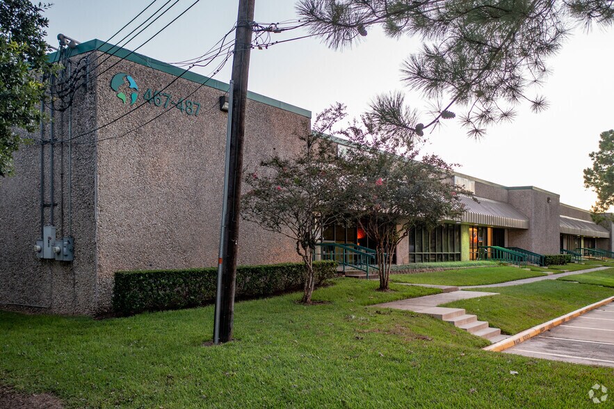 More Photos Of 467-487 W 38th St, Houston Warehouse For Lease