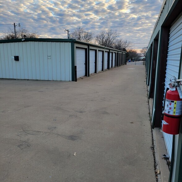 More Photos Of 1312 N Kaufman St, Seagoville Self Storage For Sale