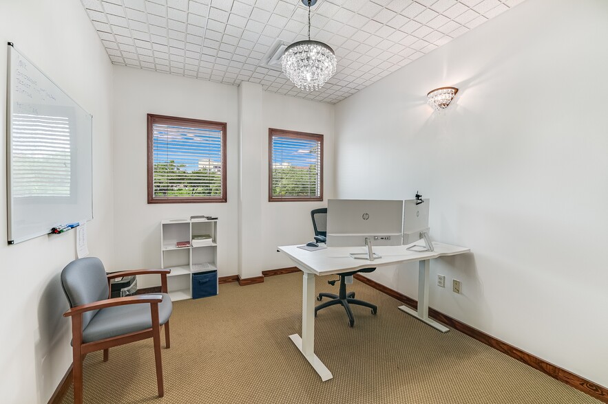 More Photos Of 3821 Juniper Trace, Bee Cave Loft Creative Space For Sale