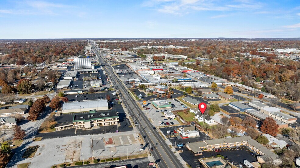 More Photos Of 2039 S Brentwood Blvd, Springfield Office For Sale