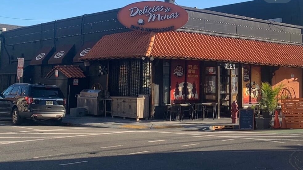 Primary Photo Of 168 Mcwhorter St, Newark Restaurant For Sale