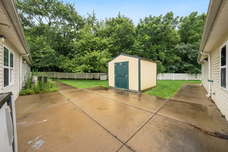 More Photos Of 80 Miller St, Centerburg Congregate Senior Housing For Lease