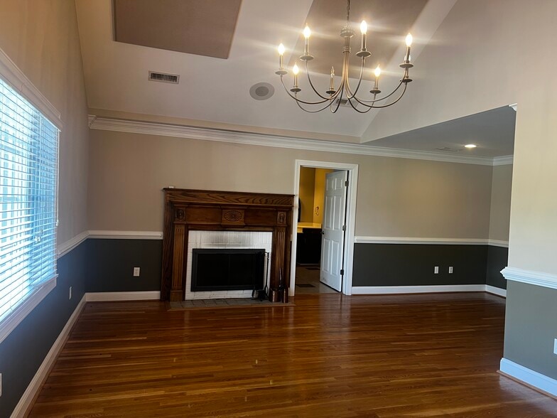 More Photos Of 5604 Starkey Rd, Roanoke Medical For Sale
