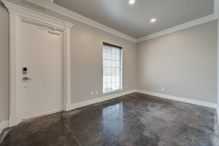 More Photos Of 5849 Park Vista Cir, Keller Showroom For Lease