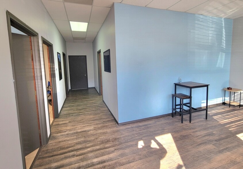 More Photos Of 1110 Arrowhead Ct, Crown Point Flex For Lease