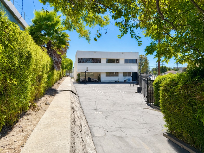 More Photos Of 5200 W 83rd St, Los Angeles Specialty For Lease