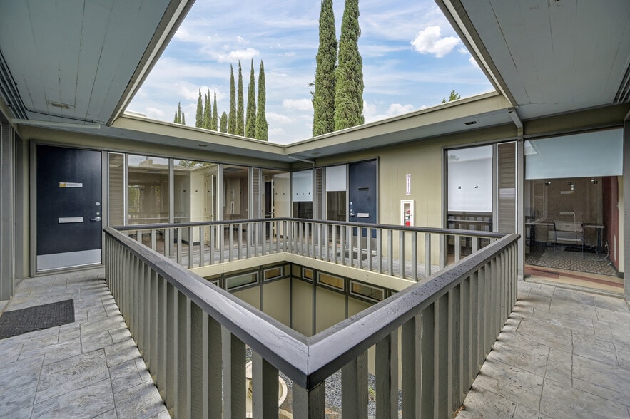More Photos Of 2398 Fair Oaks Blvd, Sacramento Office For Sale