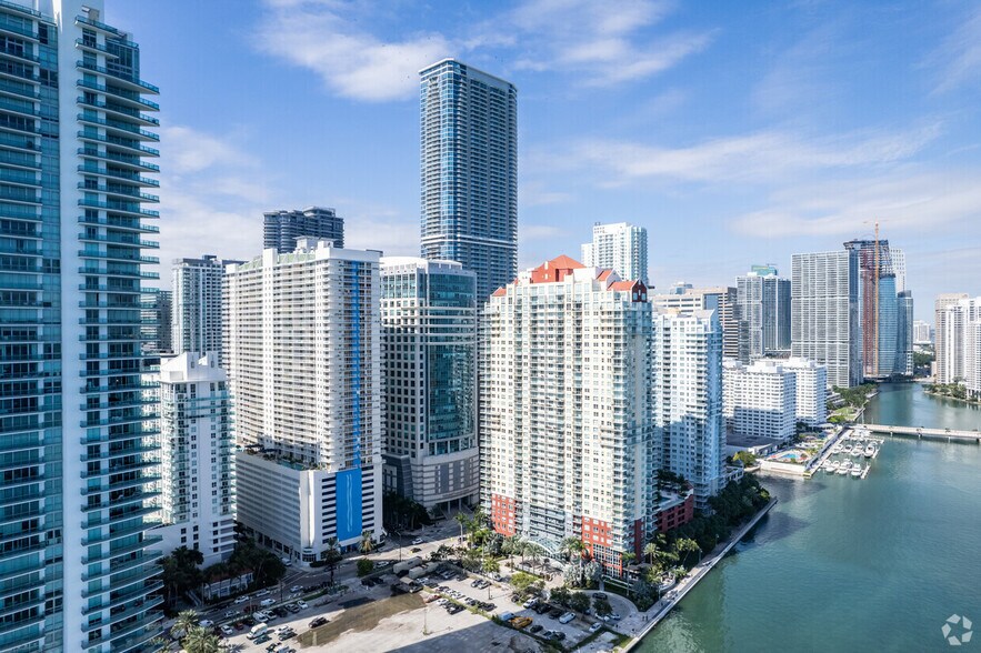 More Photos Of 1100 Brickell Bay Dr, Miami Office For Lease