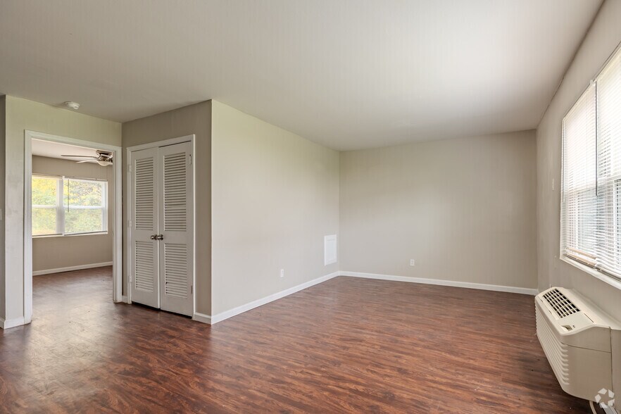 More Photos Of 969 Forest Ave, Forest Park Apartments For Sale