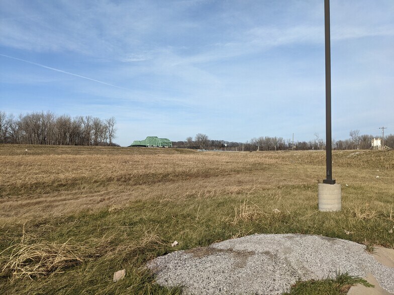 More Photos Of 18575 Outlet Blvd, Chesterfield Land For Lease