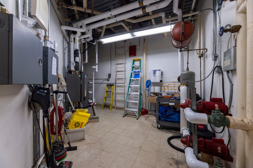 More Photos Of 360 Kingstown Rd, Narragansett Medical For Sale