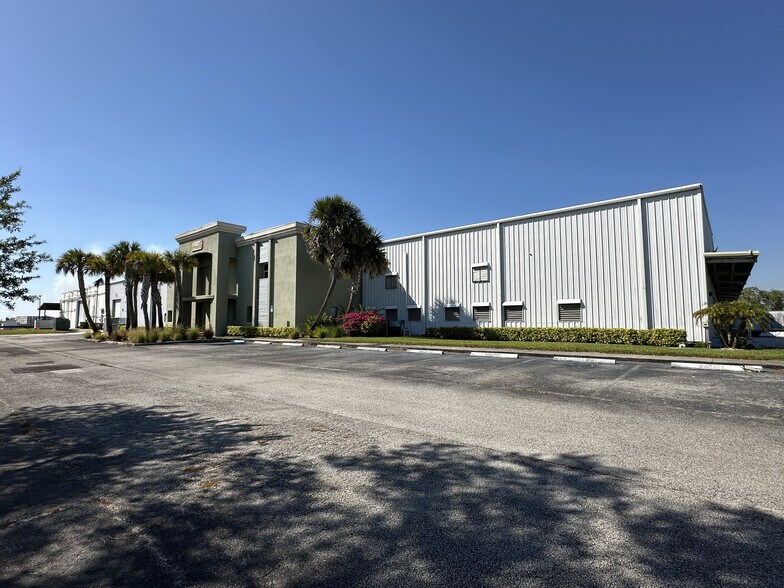 Primary Photo Of 625 66th Ave SW, Vero Beach Manufacturing For Sale
