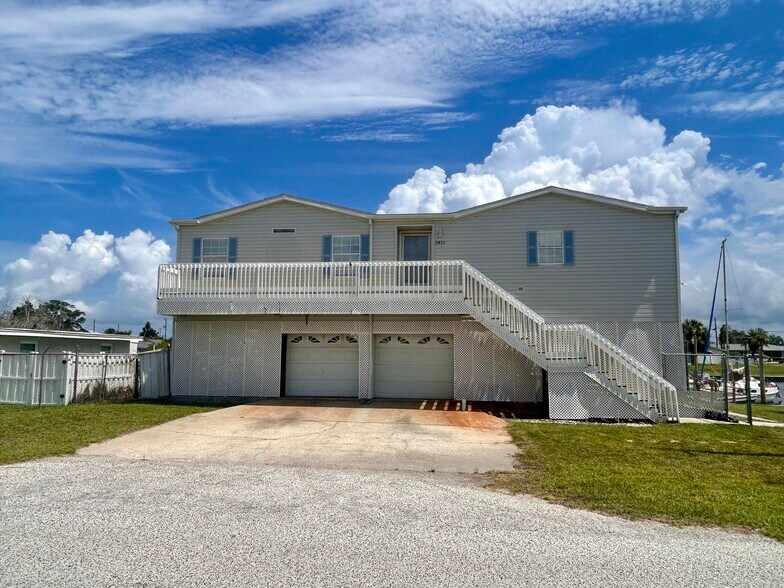 More Photos Of 6501 Boatyard Dr, Hudson Specialty For Sale
