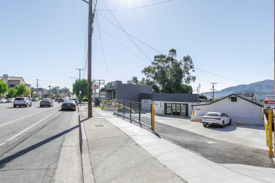 More Photos Of 3238 Foothill Blvd, Glendale Freestanding For Sale