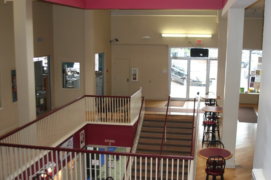 More Photos Of 110 S Johnson St, Woodstock General Retail For Sale