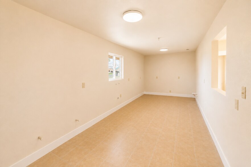 More Photos Of 16012-16020 Juniper St, Hesperia Assisted Living For Lease